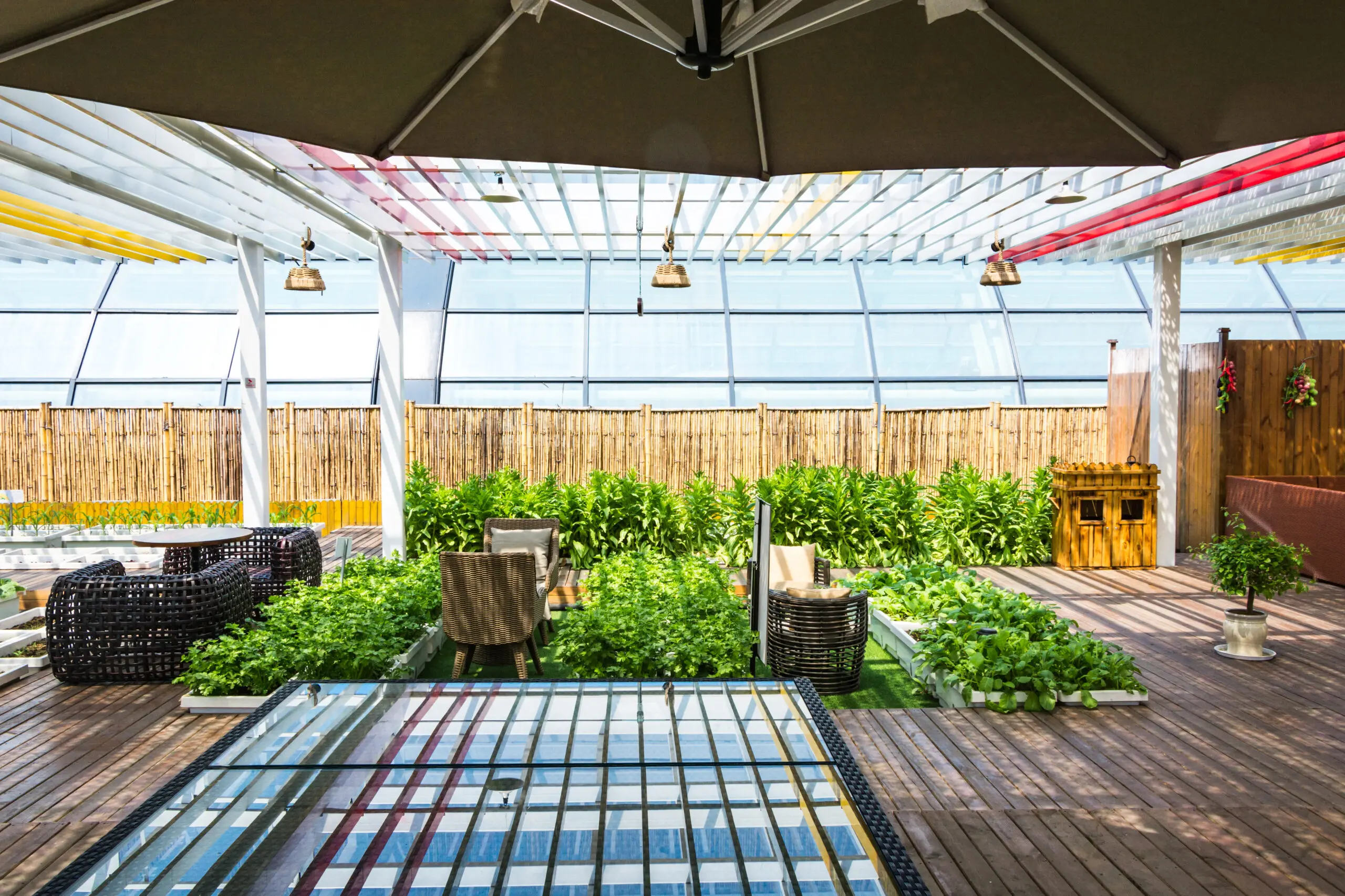 covered-lifestyle-garden-with-indoor-outdoor-living-scaled