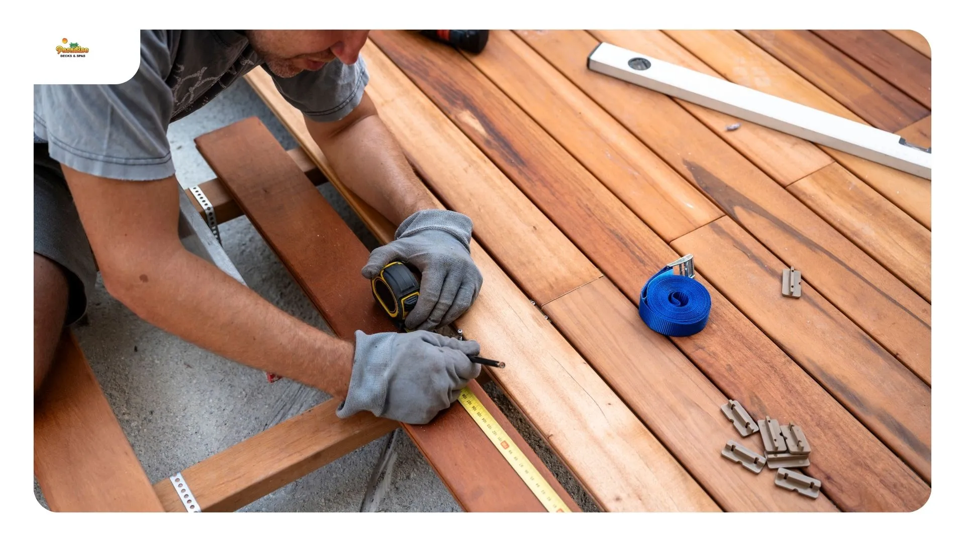 Composite decking with oak leaf litter on a shaded Stone Oak deck in San AntonioComposite decking with oak leaf litter on a shaded Stone Oak deck in San Antonio