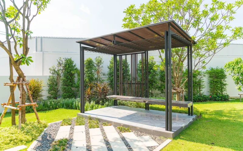 OUTDOOR LIVING